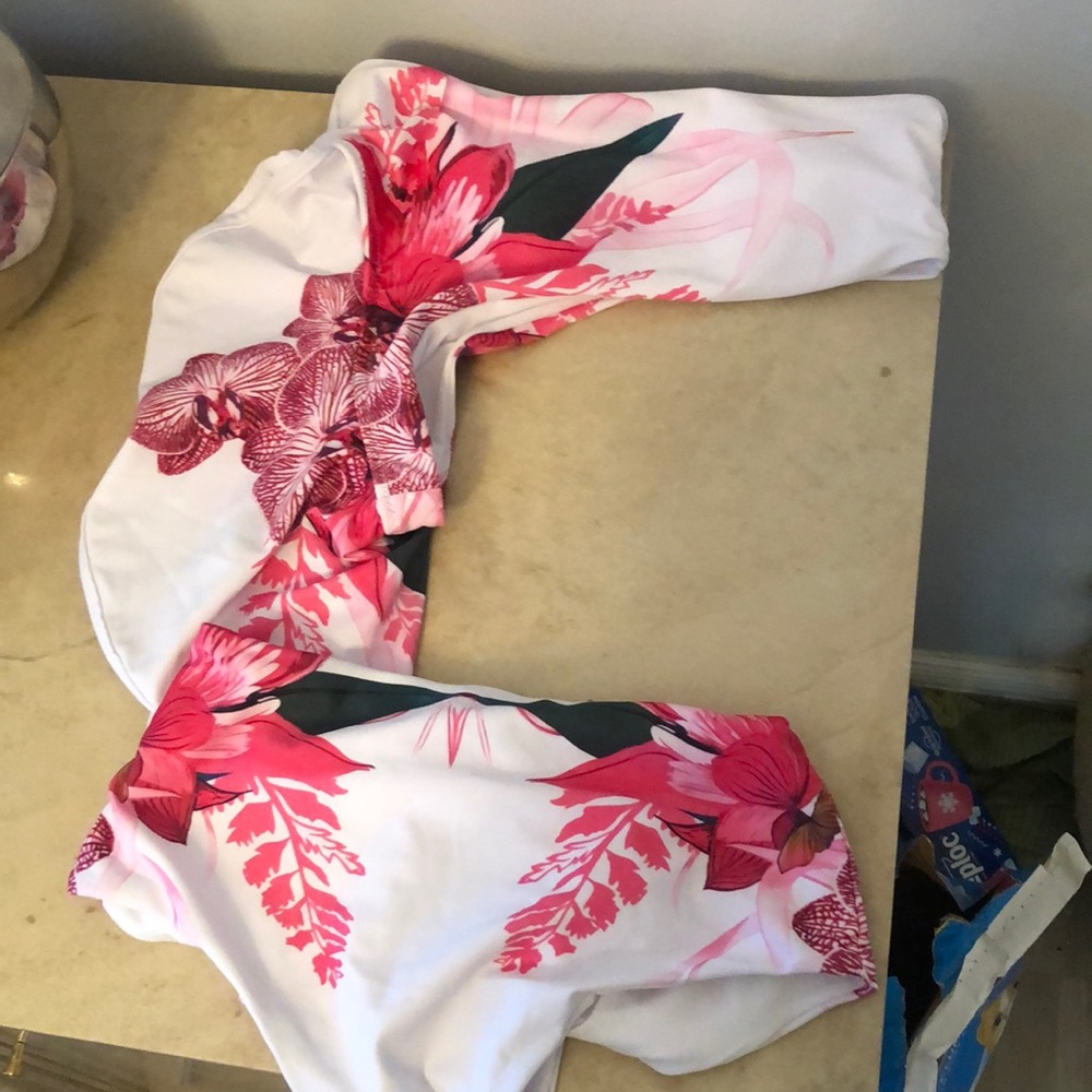 Tankini with pink and white floral print. Padded bra top opens on side sz S